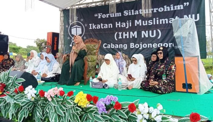 Pengajian Hajjah Muslimat NU Bojonegoro Berlangsung Khidmat Meski Hujan