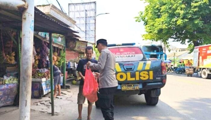 Jumat Penuh Kepedulian, Polsek Baureno Bojonegoro Tebar Berkah