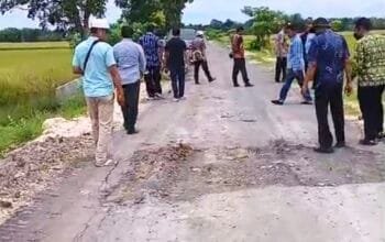 Belum Genap 2 Bulan, Jalan Aspal BKKD Rp1,8 Miliar di Desa Ngampal Sumberrejo Bojonegoro Sudah Tambal Sulam