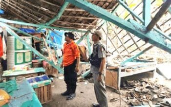 Diterjang Angin Kencang, Rumah Lansia di Bojonegoro Roboh