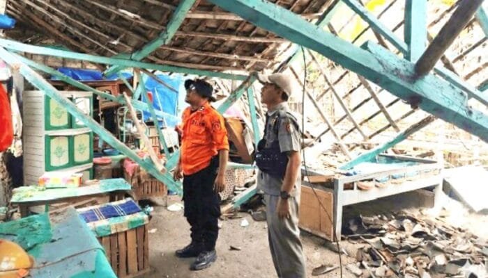 Diterjang Angin Kencang, Rumah Lansia di Bojonegoro Roboh