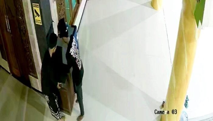 Aksi Pencurian Kotak Amal Masjid Terekam CCTV, Warga Bojonegoro Geram