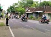 Lalu Lintas Pagi Padat, Polsek Sugihwaras Bojonegoro Terjun Langsung ke Lapangan