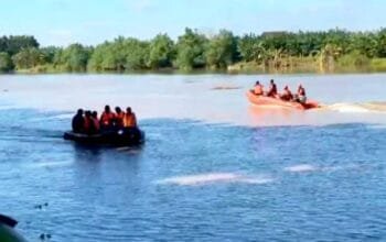 Cuaca Buruk Tak Surutkan Pencarian Anak Lamongan Tenggelam di Bengawan Solo