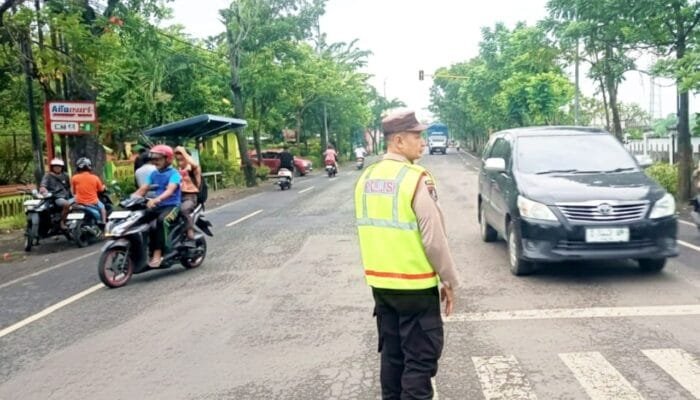 Jam Masuk Sekolah, Polisi Balen Bojonegoro Perketat  Pengaturan Lalu Lintas