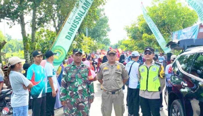 Kapolsek Sumberrejo Bojonegoro Turunkan Personel, Pastikan Parade Santri Aman dan Kondusif