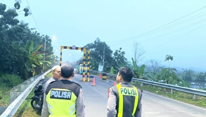 Polisi Ngraho Sisir Lokasi Jembatan TBB Bojonegoro Usai Video Dugaan Pungli Viral
