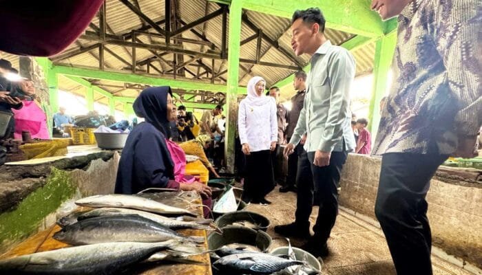 Wapres Gibran Masuk Pasar Tuban, Soroti Harga Cabai yang Mulai Mencekik