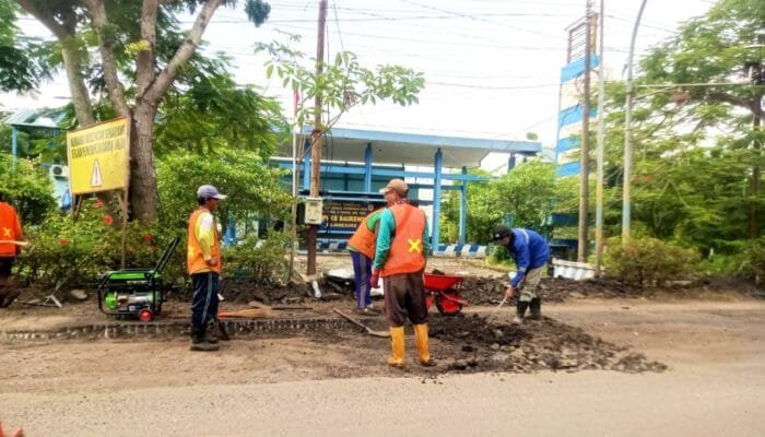 Proyek Jalan Nasional Dipertanyakan, Tambalan Aspal di Baureno Bojonegoro Tak Bertahan Lama