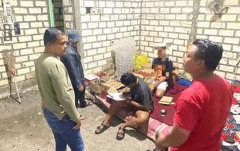 Polres Lamongan Sikat Habis Penyakit Masyarakat: Ratusan Botol Miras Masuk Kotak Barang Bukti