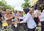 Sisi Humanis Polri: Polwan Bojonegoro Hadir di Tengah Jalan Berbagi Berkah Ramadan
