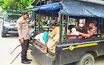 Pasar Kepohbaru Bojonegoro Padat, Polisi Siagakan Patroli Rutin Demi Kenyamanan Berbelanja