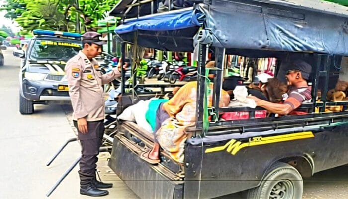 Pasar Kepohbaru Bojonegoro Padat, Polisi Siagakan Patroli Rutin Demi Kenyamanan Berbelanja