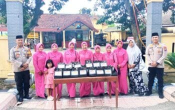 Pejuang Puasa Wajib Mampir, Ada Paket Buka Puasa Gratis di Depan Mako Polsek Kanor Bojonegoro