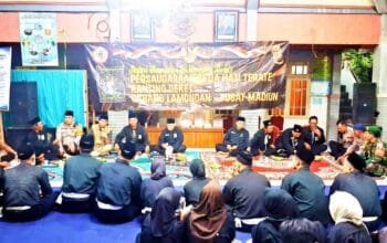 Jaga Kesucian Bulan Puasa, Koramil Deket Lamongan Intensifkan Komunikasi dengan Pemuda