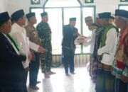 Aksi Taktis Muspika Sambeng Lamongan: Pantau Kondusivitas Sambil Sebar Paket Sembako