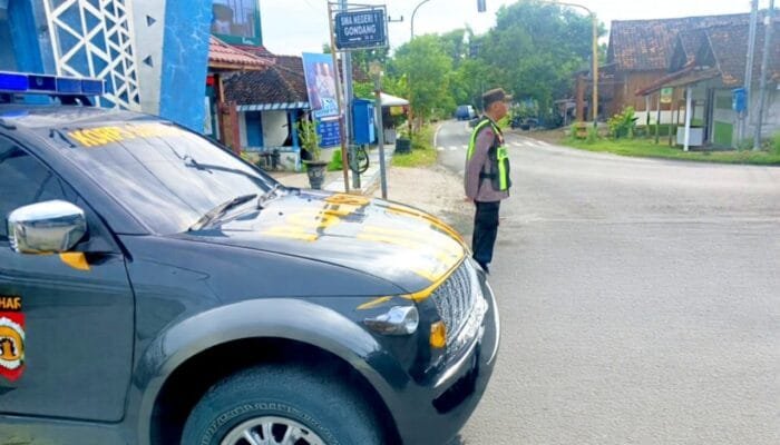 Polisi Gondang Bojonegoro Hadir di Pusat Keramaian, Pastikan Hari Minggu Warga Tetap Lancar Jaya