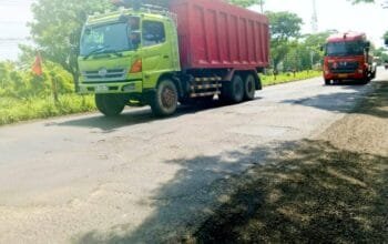 Jalan Berlubang dan Lampu Mati, Pengendara di Lamongan Terancam