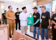 Perhatian untuk Sopir Angkot, Pemkab Gresik dan BAZNAS Salurkan Bantuan