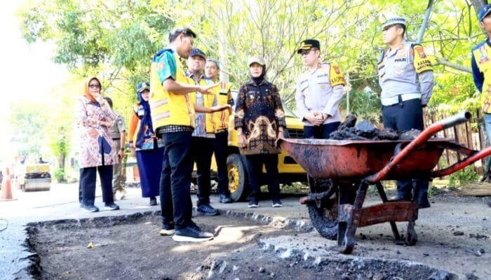 Pastikan Pemudik Aman, Pemkab dan Polres Bojonegoro Percepat Perbaikan Jalan Nasional