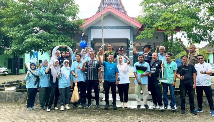 Menjelang Lebaran, Sukosewu Bojonegoro Kompak Kerja Bakti dan Pantau Kebersihan Lingkungan
