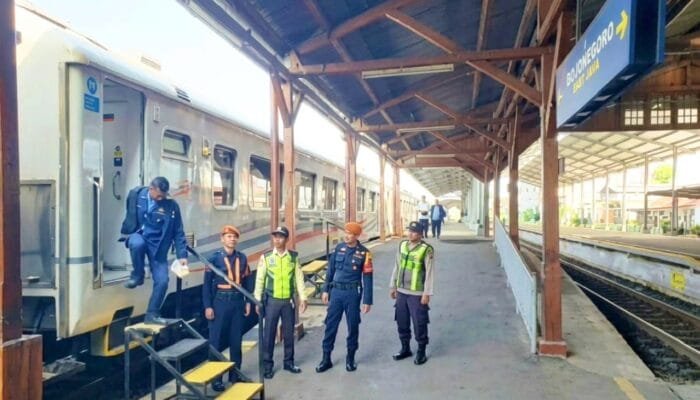 Penumpang Kereta Meningkat, Polisi Bojonegoro Perketat Patroli Stasiun