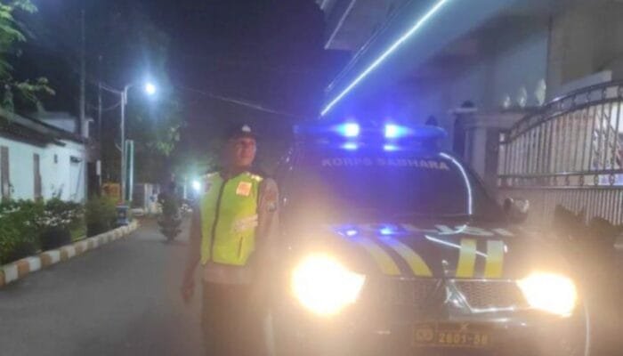 Polisi Keliling Masjid Saat Tarawih, Jaga Keamanan Warga Kepohbaru Bojonegoro