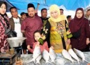 Kunjungan Gubernur Khofifah Bikin UMKM Bandeng Gresik Sumringah