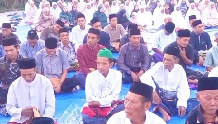 Sholat Id di Lapangan Desa Bumirejo Kepohbaru Bojonegoro, Ratusan Warga Muhammadiyah Tumpah Ruah