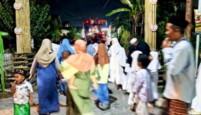 Takbir Keliling Satukan Warga, Warukulon Lamongan Penuh Nuansa Religi dan Kebersamaan