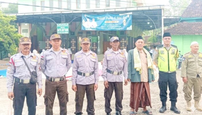 Demi Khusyuknya Ibadah, Polisi Amankan Sholat Id di Gayam Bojonegoro