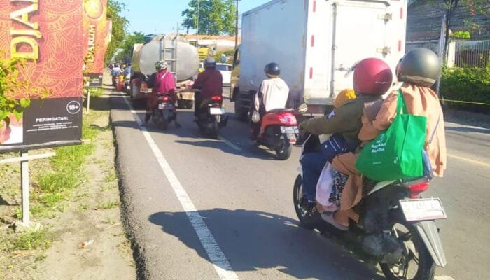 Jalan Kapas Bojonegoro Mulai Macet di H+3 Lebaran, Pengendara Harap Sabar