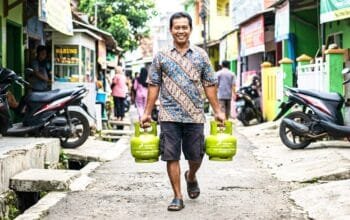 Gas LPG 3 Kg Masih Langka, Warga Bojonegoro Dipaksa Beli Mahal
