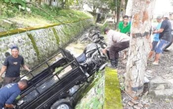 Cegah Kemacetan, Polisi Dander Atur Lalin Usai Laka di Mojoranu Bojonegoro