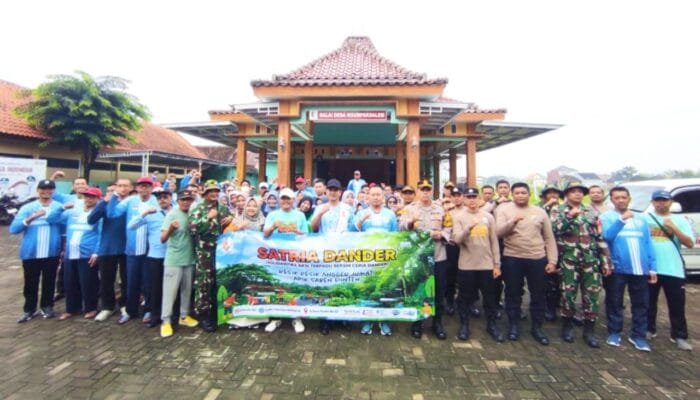 Polisi, TNI dan Warga Ngumpakdalem Bojonegoro Bersatu Cegah Wabah Penyakit