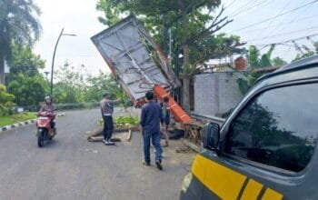 Polisi Sigap Tangani Kabel Listrik Putus di Bojonegoro, Ini Kronologinya