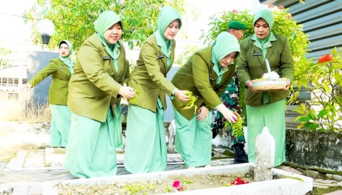 Persit KCK Kodim Bojonegoro Ziarah ke TMP, Kobarkan Semangat Nasionalisme