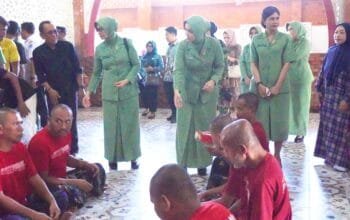 Kolaborasi Sosial, Persit dan Bank Mandiri Bantu Warga di Modo Lamongan