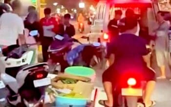 Tragis, Pengendara Pria Tak Sadarkan Diri Usai Tabrakan di Simpang Made Lamongan