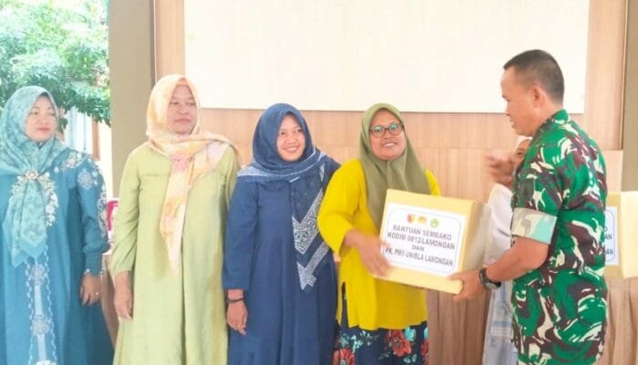 Kolaborasi TNI Mahasiswa di Deket Lamongan, Warga Terdampak Banjir Terbantu