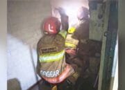 Aksi Kilat Damkarmat, Api di Toko Bojonegoro Berhasil Dijinakkan