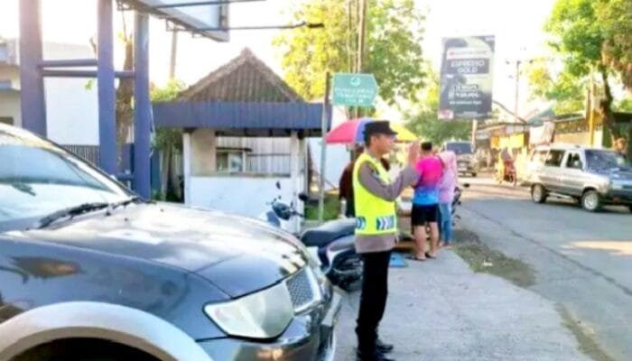 Padat Pagi Hari, Polisi Temayang Bojonegoro Hadir Bikin Lalu Lintas Lebih Lancar