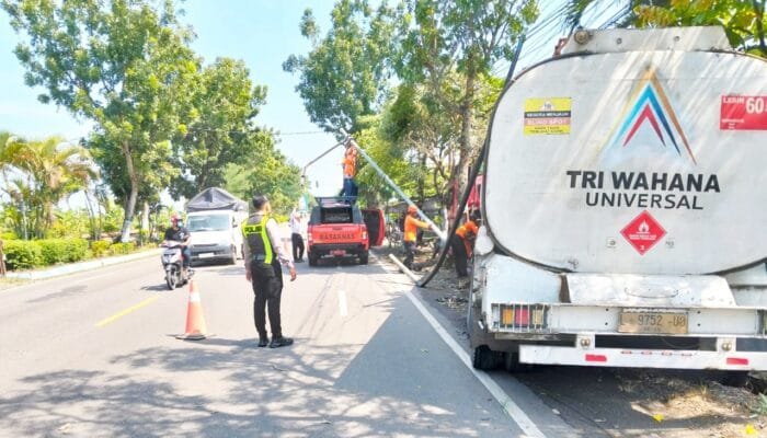Sopir Kehilangan Kendali, Truk Tangki Alami Kecelakaan di Kapas Bojonegoro