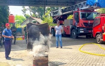 Tak Hanya Tempur, Prajurit Yonif 885 Belibis Putih Kini Mahir Jinakkan Api