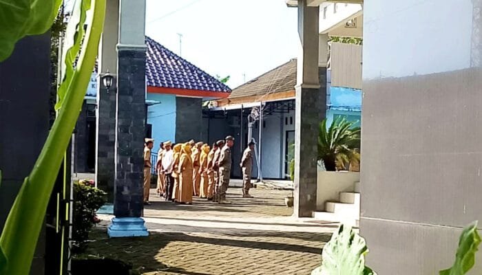Camat Dander Bojonegoro Ajak ASN Jadi Penggerak Perubahan Lewat Disiplin Apel Pagi