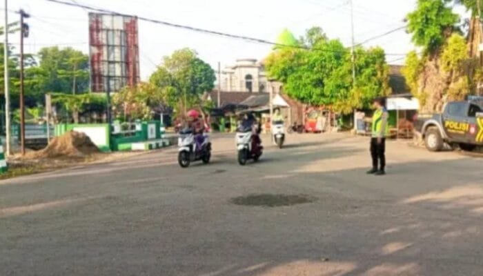 Jalur Tambahrejo Tak Lagi Semrawut, Polisi Kanor Bojonegoro Aktif Turun ke Jalan