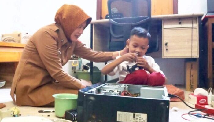 Dari TK Suka Elektronik, Kini Daffa Bocah Jenius Bojonegoro Siap Bikin Sepeda Listrik