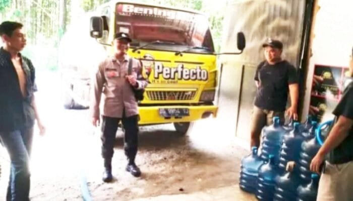 Bhabinkamtibmas Sambangi Desa Pajeng Gondang Bojonegoro, Warga Diajak Waspada