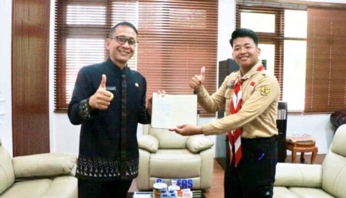 Pemuda Tuli Ini Jelajah Indonesia dan Temui Bupati Bojonegoro
