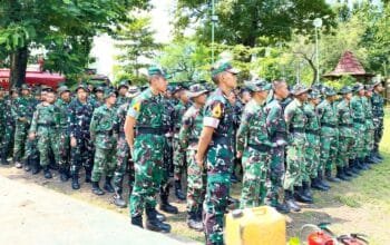 Latihan Damkar Bojonegoro di Yonif 885, Prajurit TNI Kini Siap Padamkan Api